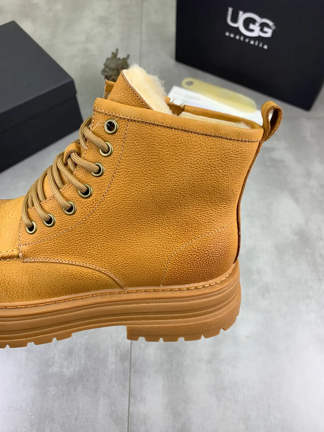 Men's men's shoes 💰P660 New arrival 🆕🆕🆕 IUGGI Men's British retro Martin boots Winter new men's outdoor hiking boots First layer of cowhide on the outside and wool on the inside Comfortable and warm Rubber sole sole Non-slip and firm Trendy and fashionable Casual and versatile Size: 38-44 (45 customized) Color: three colors